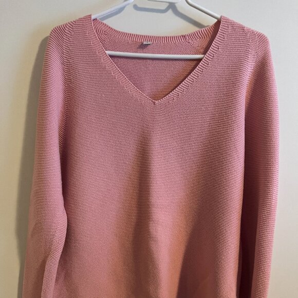 Uniqlo Sweaters - UNIQLO V-Neck Knit Top
